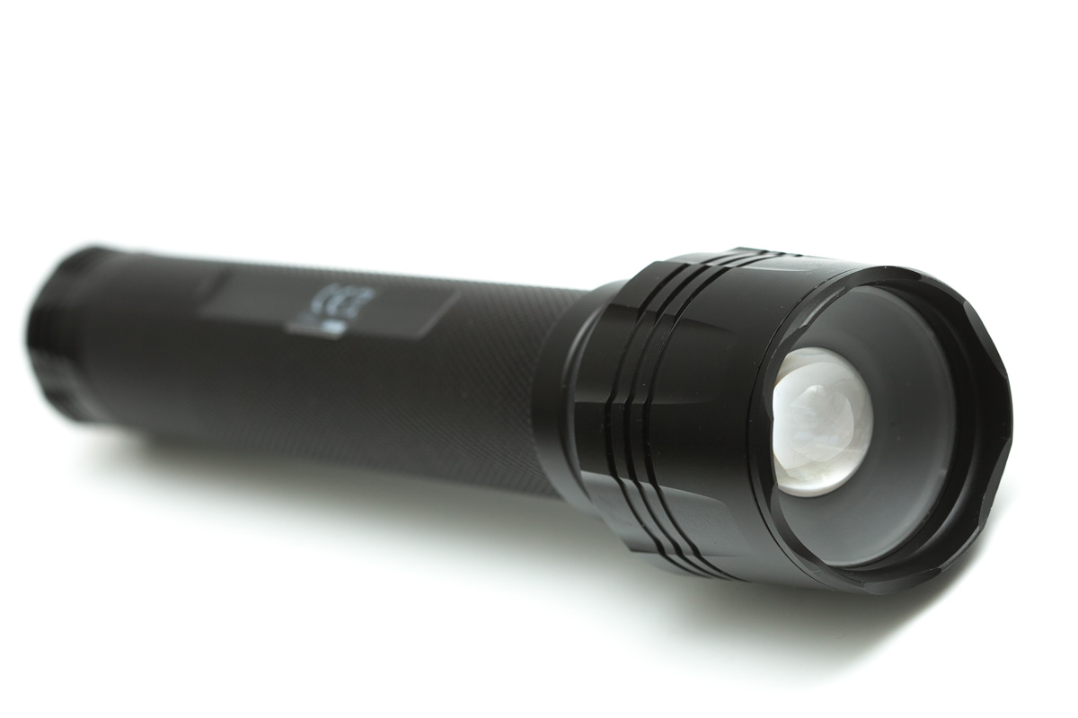 review] Action zaklamp 1000 3 D batterijen €9,- Preppers-Shelter.nl