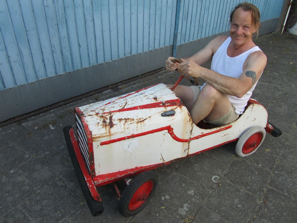 pedal-car-autopede-vintage-antique-old-metal-go-kart-schoolcar-trapauto-7.jpg