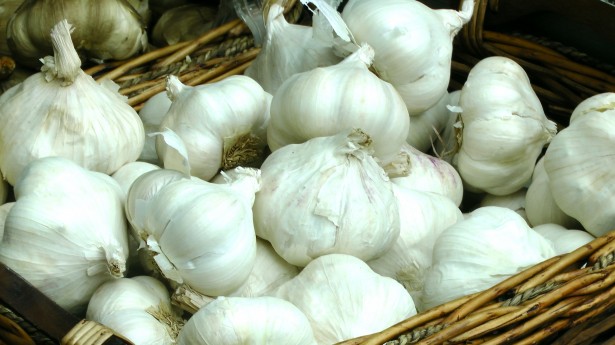 cloves-of-garlic-in-a-basket.jpg